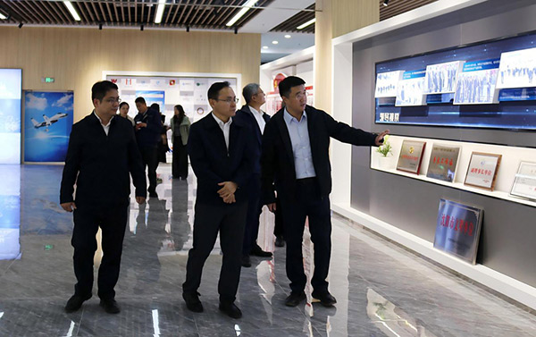 中國(guó)鋼研黨委副書記、總經(jīng)理高宏斌一行 到航產(chǎn)集團(tuán)調(diào)研